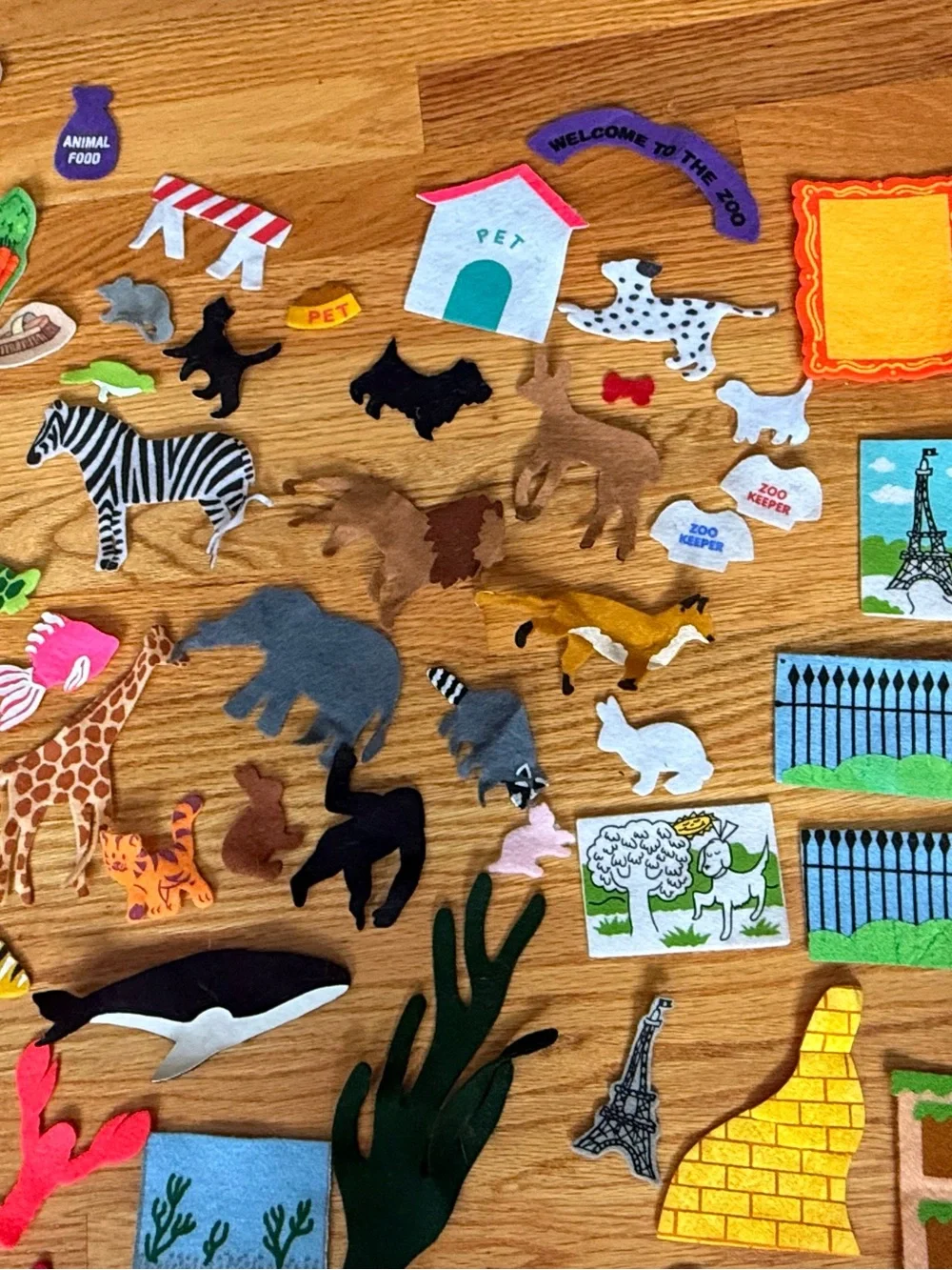 150-Piece Felt Play Set Animals, People, Clothes, Buildings + w/ Carrying Case
